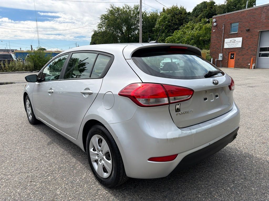 Used 2017 Kia Forte LX FWD image 4