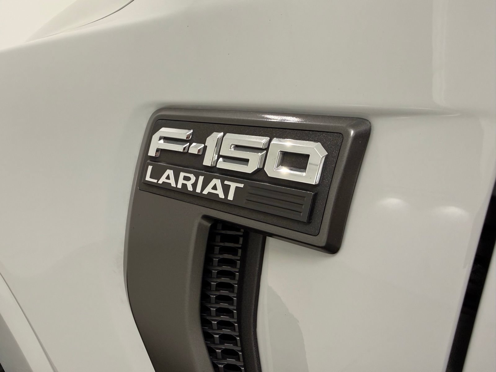 Used 2023 Ford F150 Lariat w/ Max Trailer Tow Package AWD/4WD image 10