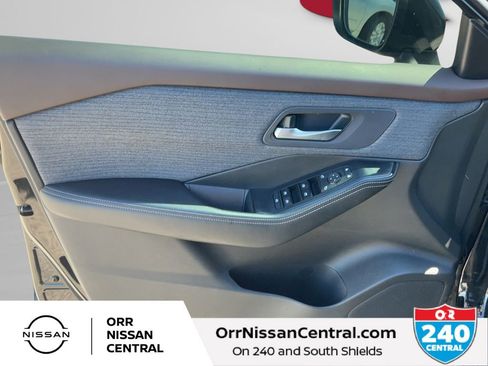 Used 2023 Nissan Rogue SV image 16