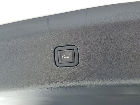 Used 2024 Buick Enclave Avenir w/ Avenir Technology Package image 10