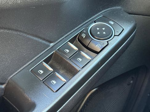 Used 2022 Ford Escape SE image 24