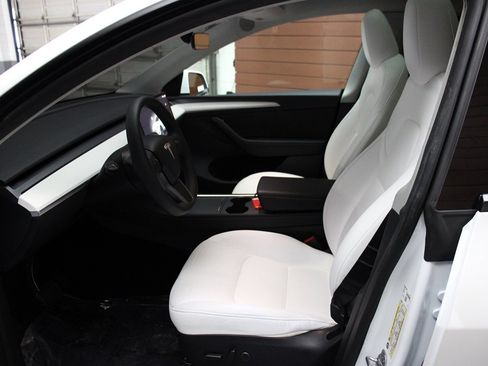 Used 2024 Tesla Model Y Long Range image 12