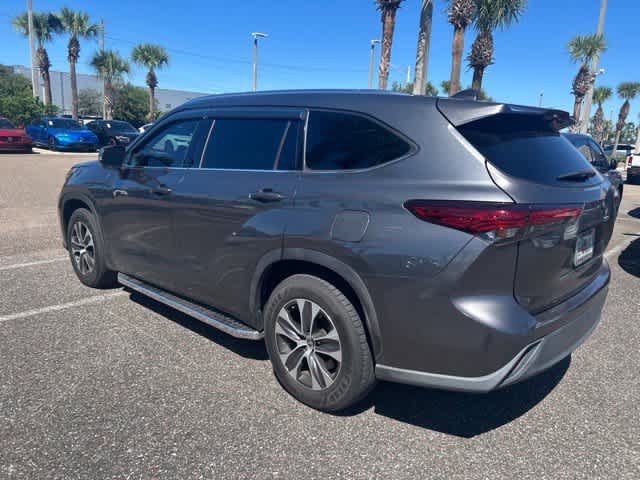 Used 2020 Toyota Highlander XLE FWD image 11