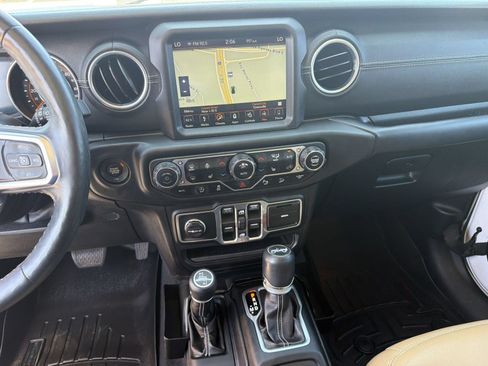 Used 2018 Jeep Wrangler Unlimited Sahara AWD/4WD image 18