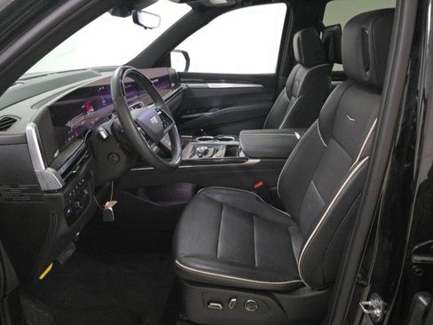 Used 2025 Cadillac Escalade Premium Luxury AWD/4WD image 7