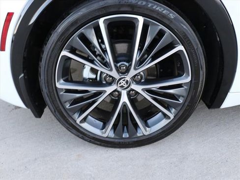 Used 2024 Toyota Prius XLE image 7