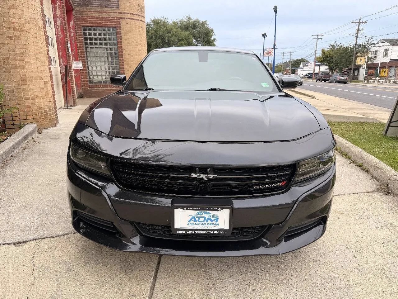 Used 2019 Dodge Charger SXT RWD image 3