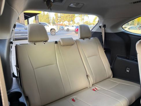 Used 2021 Toyota Highlander XLE image 18