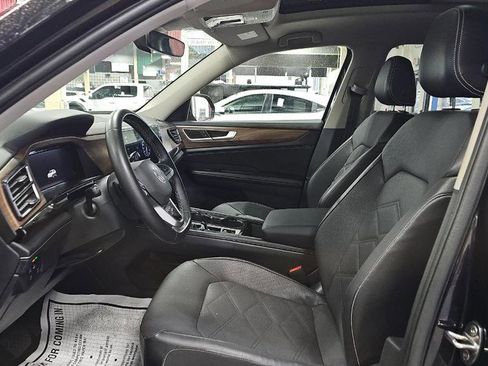 Used 2024 Volkswagen Atlas SE w/ Panoramic Sunroof Package AWD/4WD image 13