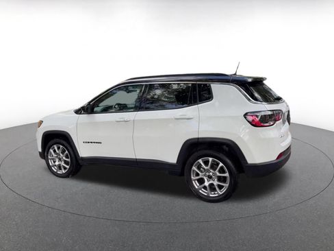 Used 2025 Jeep Compass Limited AWD/4WD image 11