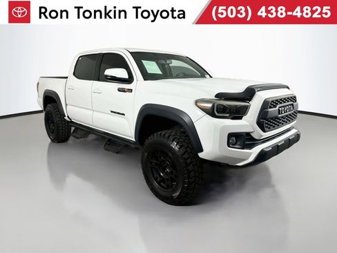 Used 2016 Toyota Tacoma TRD Off-Road w/ Premium & Technology Package RWD image 1