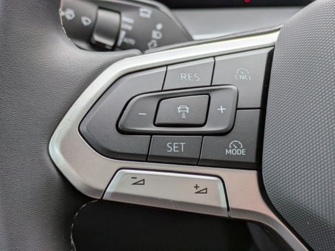 New 2026 Volkswagen Tiguan SE image 27