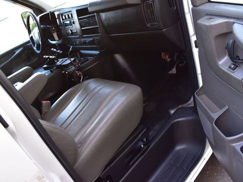 Used 2014 Chevrolet Express 2500 image 18