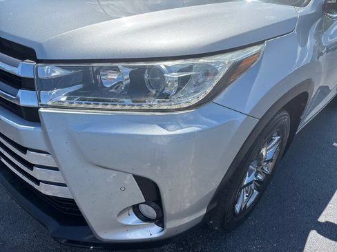 Used 2017 Toyota Highlander Limited Platinum AWD/4WD image 12