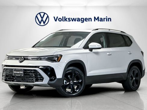 New 2026 Volkswagen Taos SEL image 1