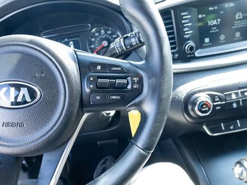 Used 2017 Kia Sorento LX w/ LX Convenience Package image 24