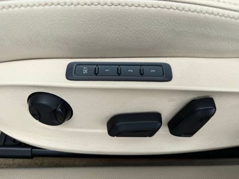 Used 2014 Volkswagen Passat 1.8T SEL Premium image 18