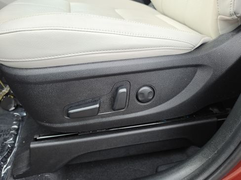 Certified 2024 Kia Telluride EX w/ EX Captain's Chair Package FWD image 21