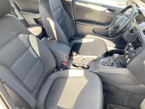 Used 2011 Volkswagen Jetta SEL image 20