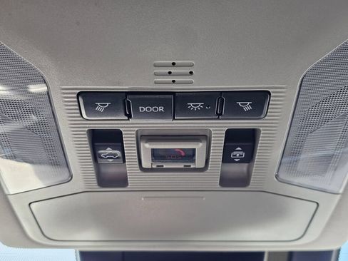 Used 2021 Toyota RAV4 Limited AWD/4WD image 19