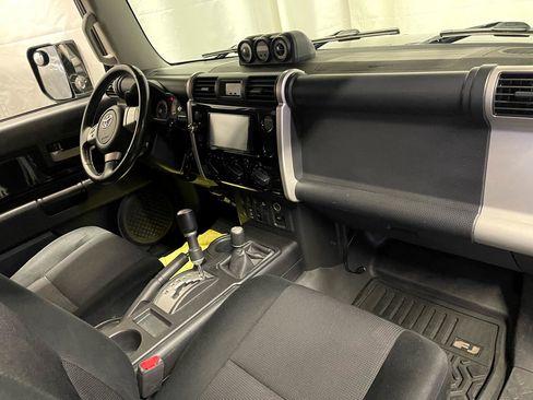Used 2007 Toyota FJ Cruiser 4WD w/ Upgrade Pkg 2 image 13