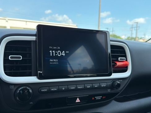 Certified 2025 Hyundai Venue Limited FWD image 29