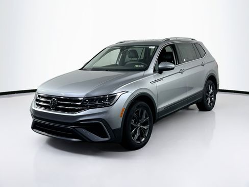 Used 2022 Volkswagen Tiguan SE image 1