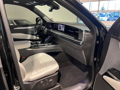 Used 2026 Cadillac Escalade V w/ LPO, ONYX Package image 49