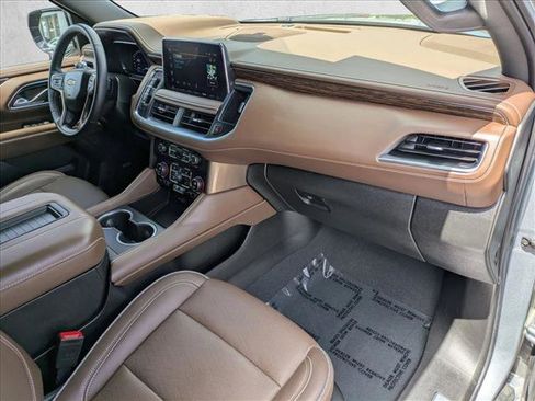 Used 2024 Chevrolet Suburban High Country RWD image 27