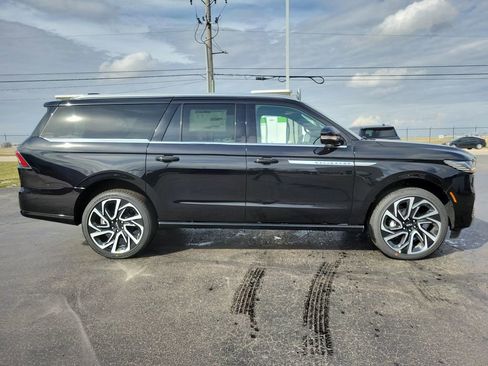 New 2026 Lincoln Navigator L Reserve image 3
