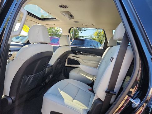 Used 2023 Kia Telluride EX w/ EX Captain's Chair Package image 10