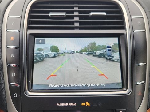 Used 2019 Lincoln Nautilus Reserve image 17