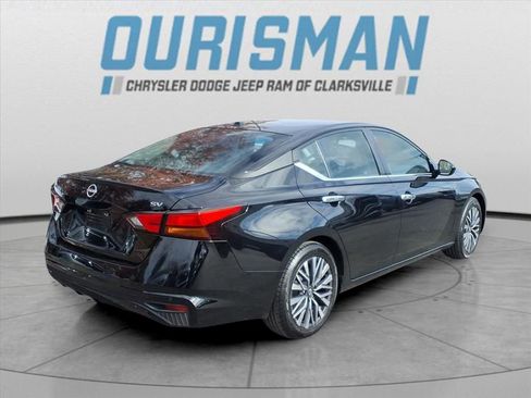 Used 2023 Nissan Altima 2.5 SV image 3