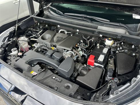 Used 2025 Toyota RAV4 XLE FWD image 31