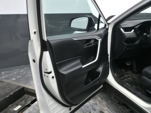 Used 2019 Toyota RAV4 LE image 16
