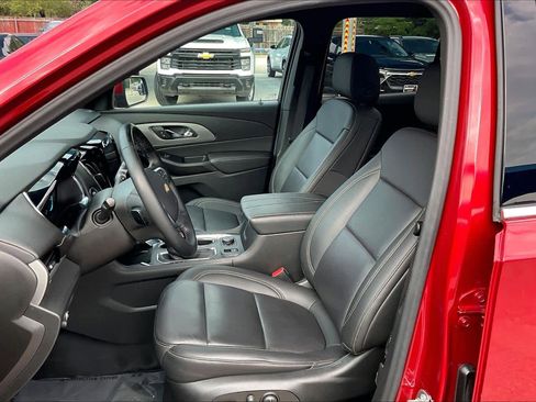 Used 2023 Chevrolet Traverse LT w/ LT Premium Package AWD/4WD image 9