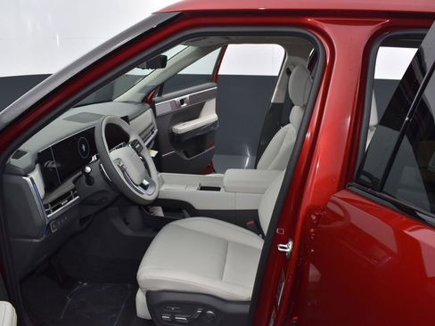 Used 2025 Hyundai Santa Fe Calligraphy image 11