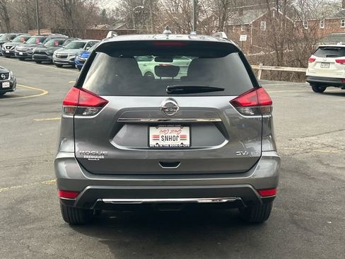 Used 2017 Nissan Rogue SV w/ SV Premium Package image 6