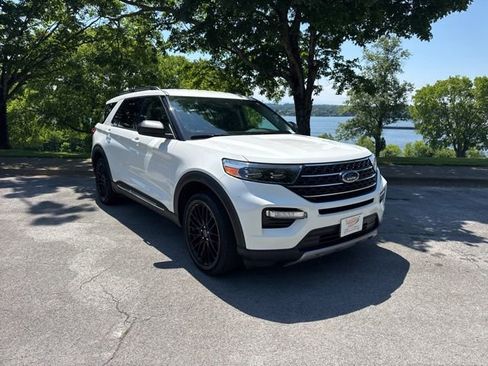 Used 2020 Ford Explorer XLT w/ Equipment Group 202A RWD image 2