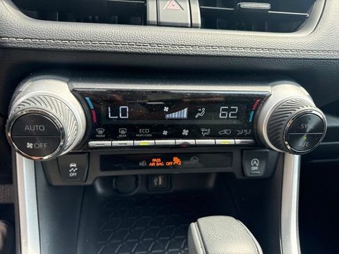 Used 2025 Toyota RAV4 XLE AWD/4WD image 19