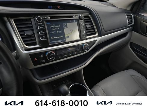 Used 2018 Toyota Highlander XLE image 24