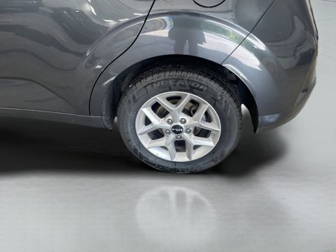 Used 2025 Kia Soul LX w/ LX Technology Package FWD image 23