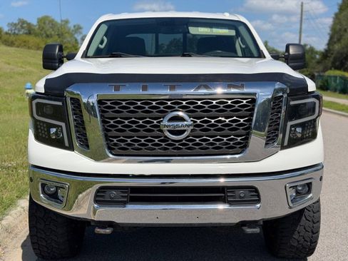 Used 2017 Nissan Titan SV image 8