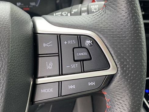Certified 2025 Toyota Sienna XSE w/ XSE Premium Package FWD image 35