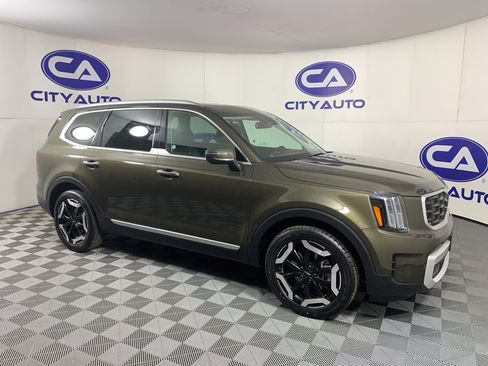 Used 2025 Kia Telluride S FWD image 1