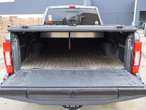 Used 2022 Ford F250 Platinum w/ FX4 Off-Road Package AWD/4WD image 28