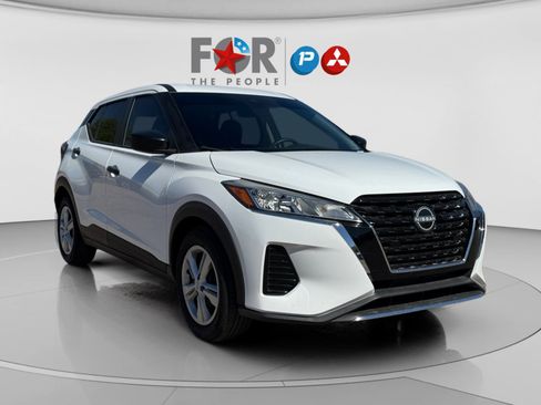 Used 2023 Nissan Kicks S FWD image 7