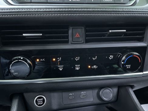 Used 2023 Nissan Rogue S image 23