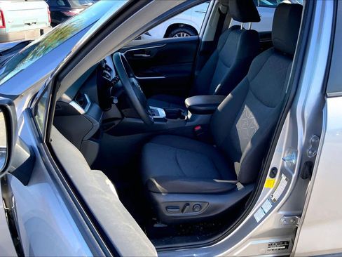 Used 2020 Toyota RAV4 XLE image 7