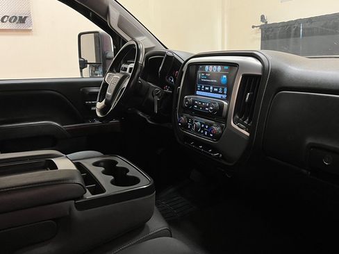 Used 2019 GMC Sierra 2500 SLE w/ SLE Preferred Package image 17